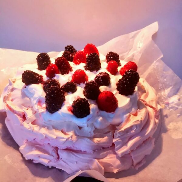 Pavlova Cake